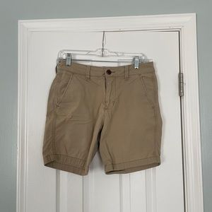 Hollister 5” inseam “beach prep” fit khaki shorts - size 28